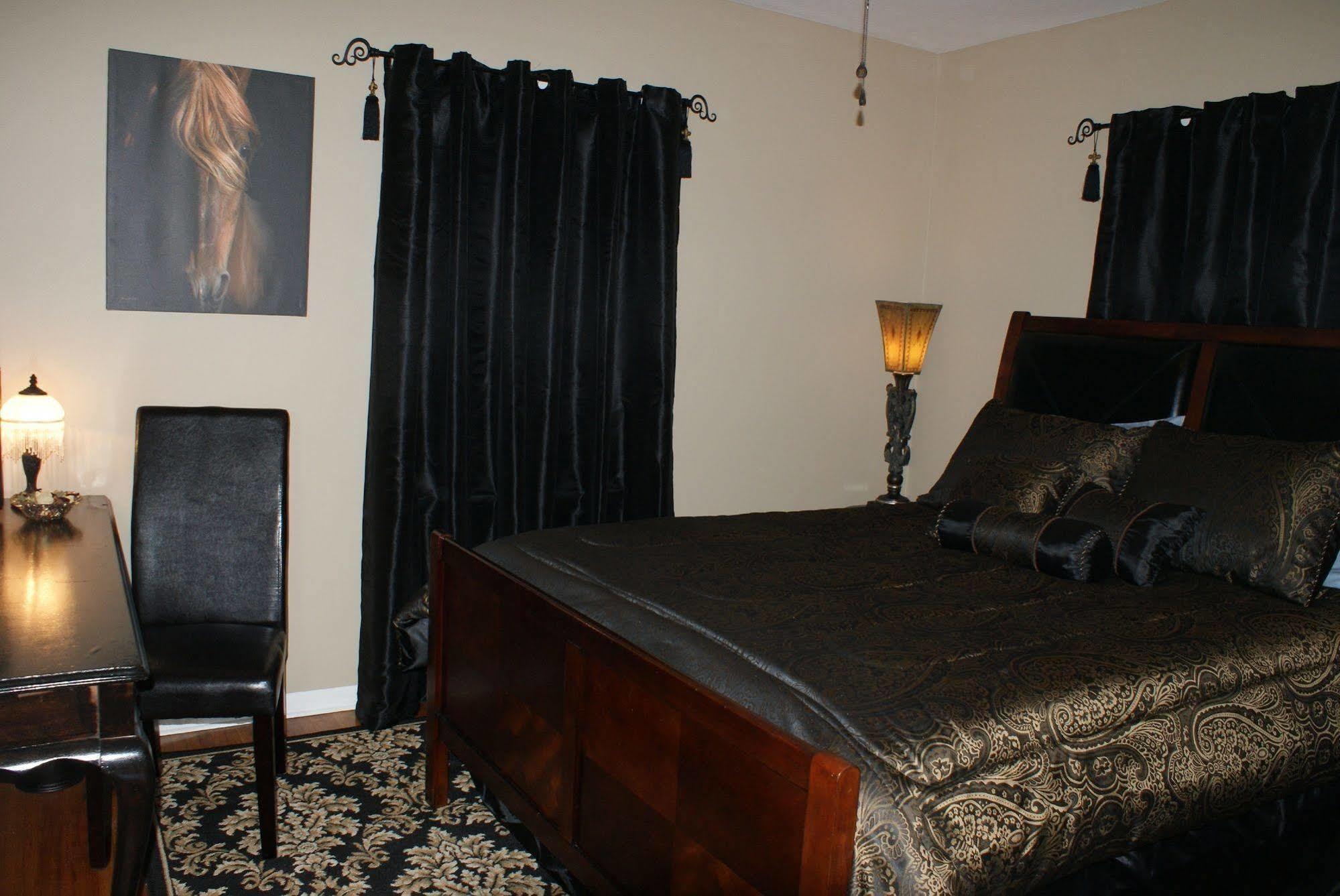 The Foxtrot Inn Ava Bagian luar foto