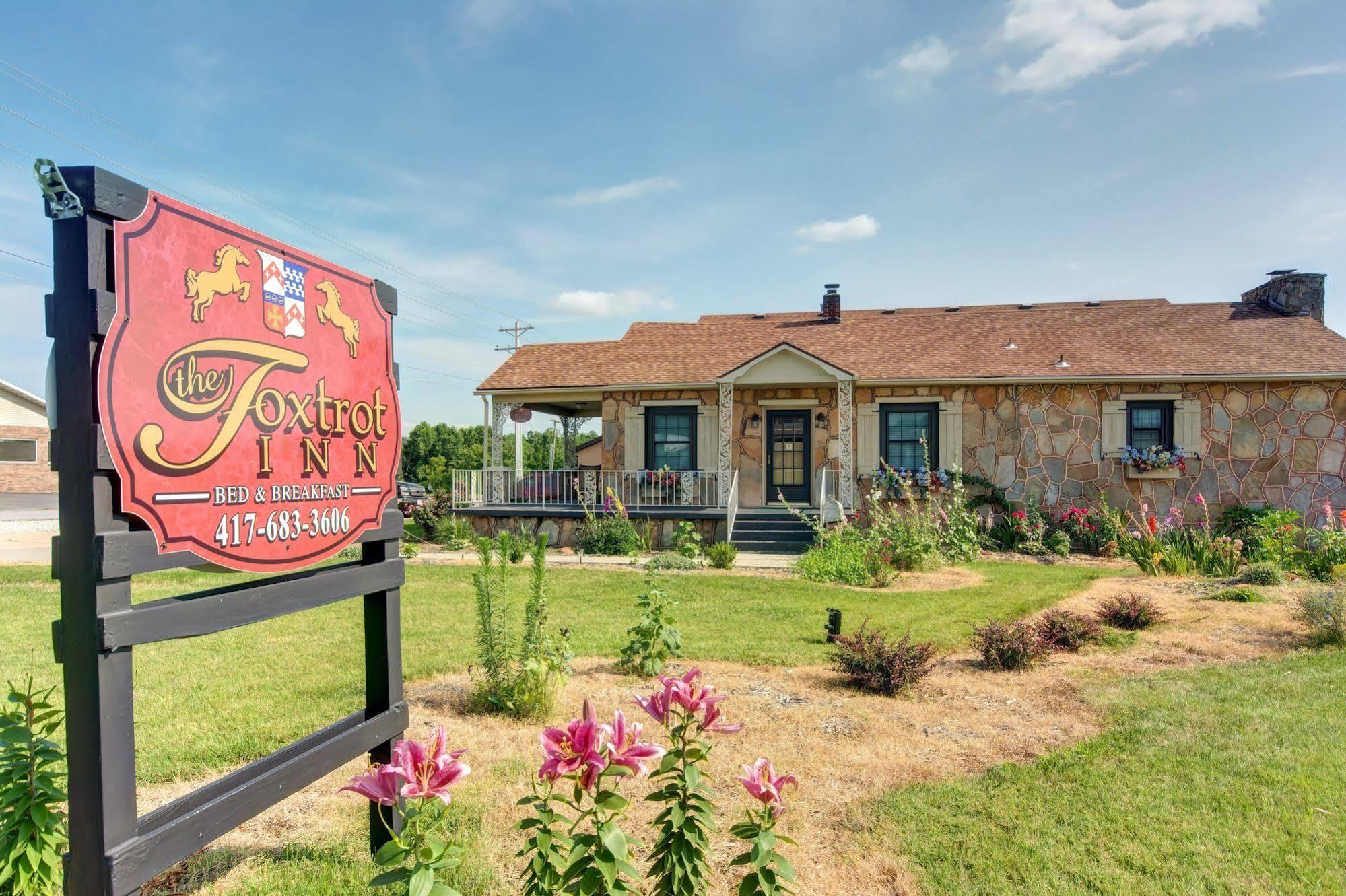 The Foxtrot Inn Ava Bagian luar foto