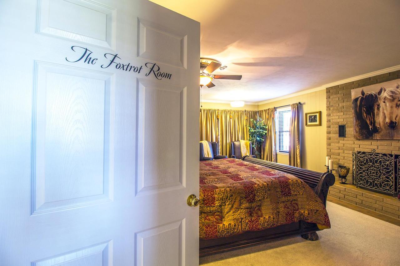 The Foxtrot Inn Ava Ruang foto