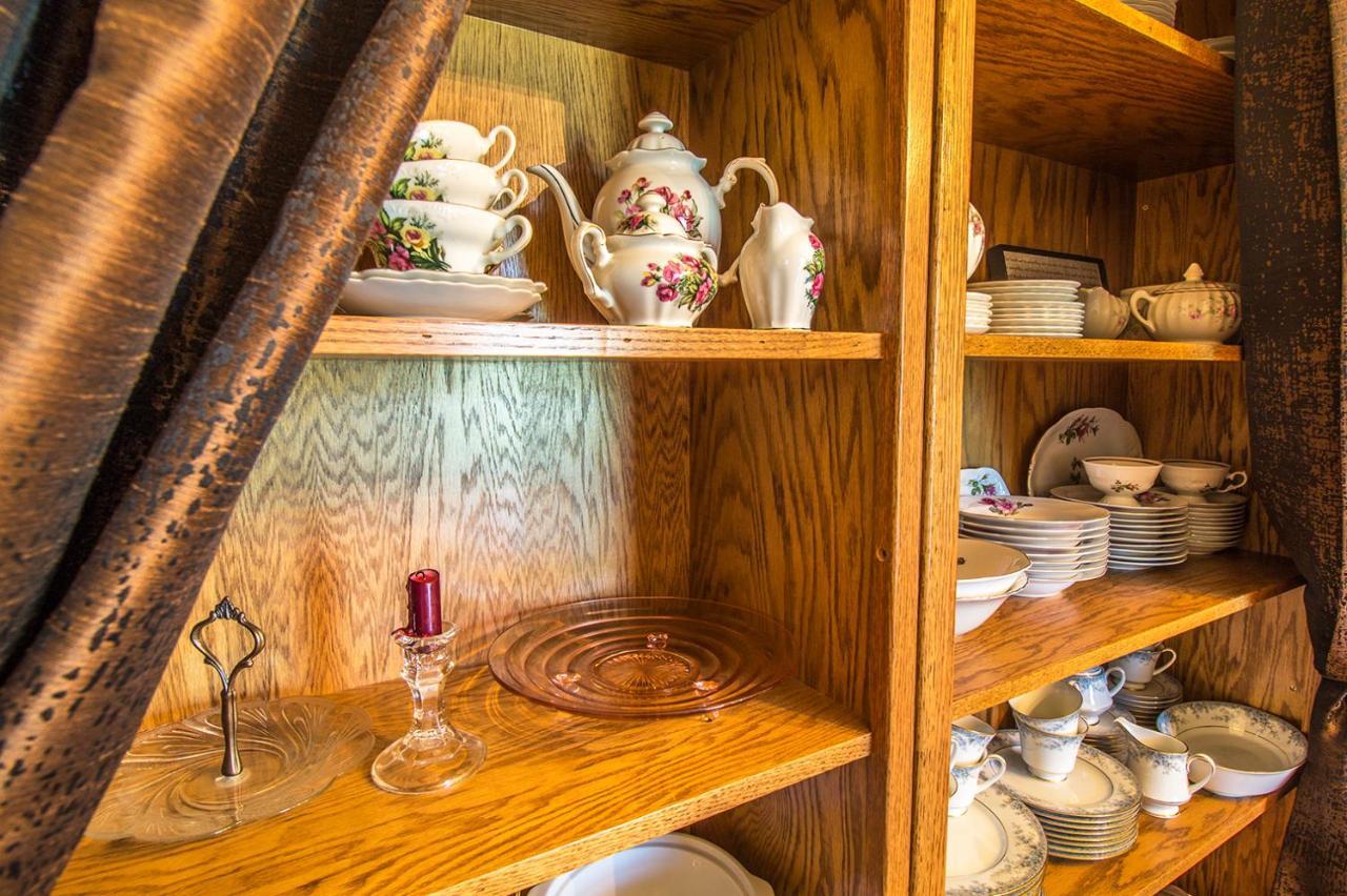 The Foxtrot Inn Ava Bagian luar foto